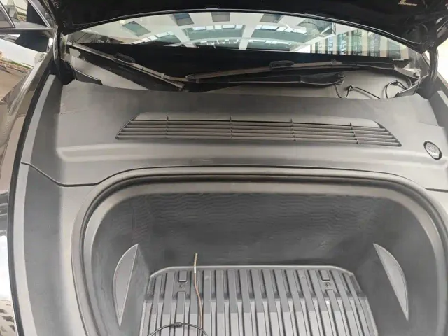 Tesla Model Y — Фото автомобиля 16
