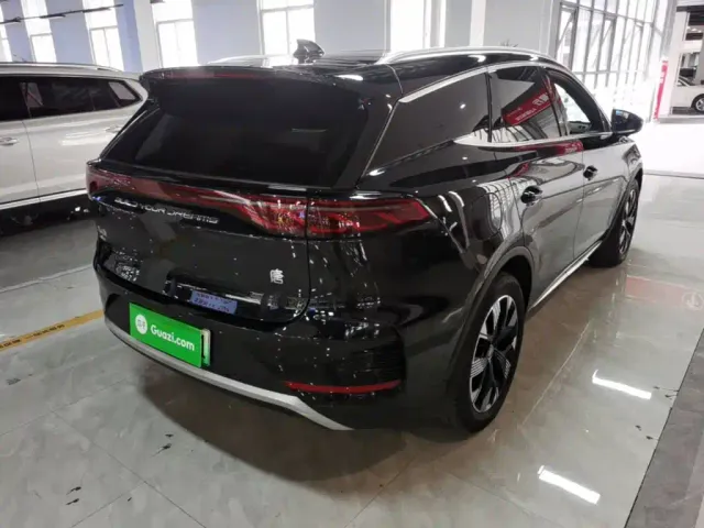 BYD Tang — Фото автомобиля 6