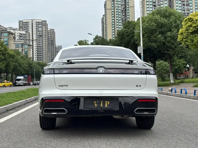 Changan Eado — Фото автомобиля 6