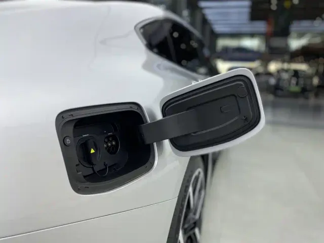 Xpeng P7 — Фото автомобиля 12