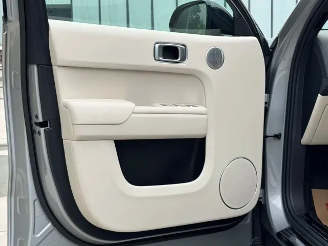 Li Auto L8 — Фото автомобиля 5