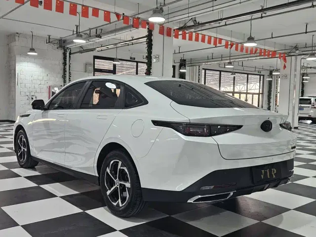 Changan Eado — Фото автомобиля 10
