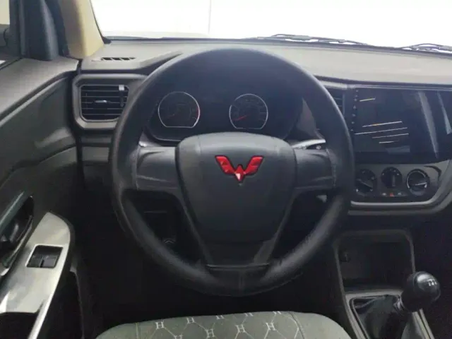 Wuling Hongguang V — Фото автомобиля 15