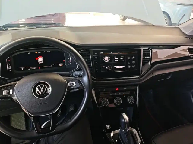 Volkswagen T-Roc — Фото автомобиля 9