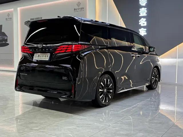 Toyota Alphard — Фото автомобиля 12