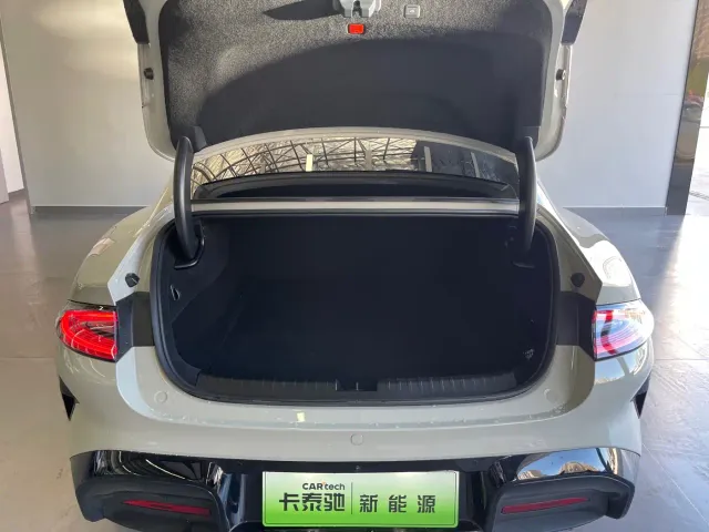 Xiaomi SU7 — Фото автомобиля 25