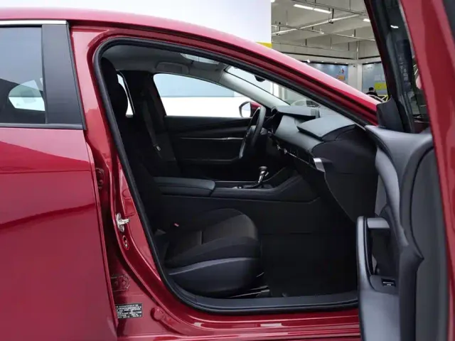 Mazda Axela — Фото автомобиля 8