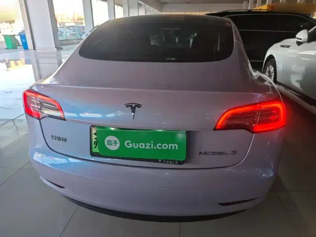 Tesla Model 3 — Фото автомобиля 5