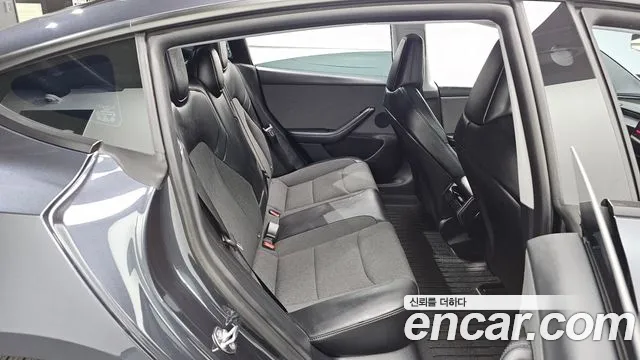 Tesla Model 3 — Фото автомобиля 16