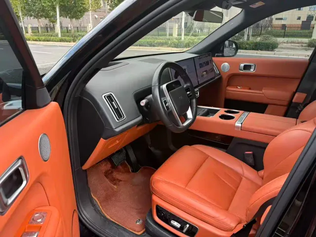 Li Auto L8 — Фото автомобиля 4