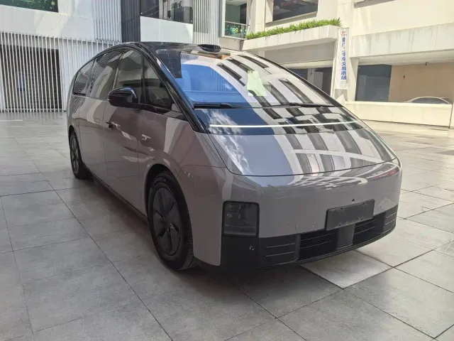 Li Auto MEGA — Фото автомобиля 3