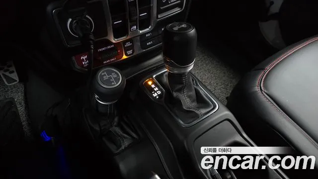 Jeep Wrangler — Фото автомобиля 12