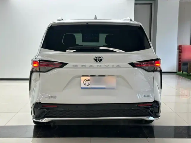 Toyota Granvia — Фото автомобиля 19