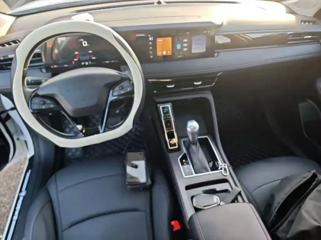Roewe i5 — Фото автомобиля 9