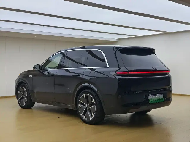 Li Auto L8 — Фото автомобиля 5