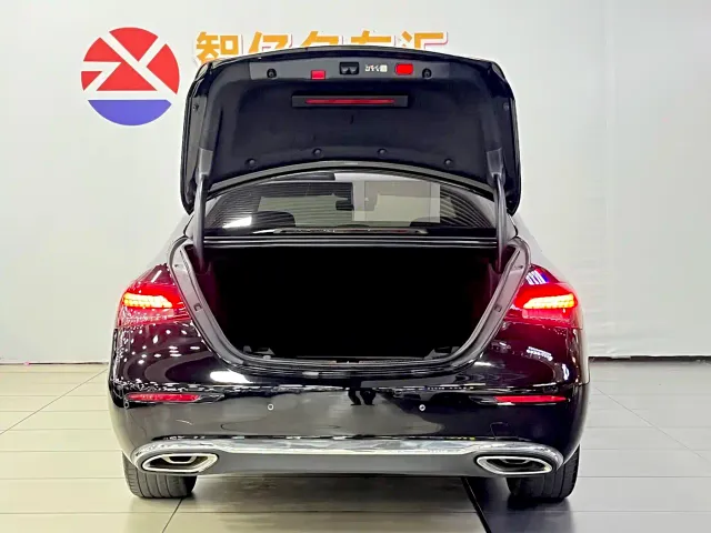 Mercedes-Benz E-Class — Фото автомобиля 10