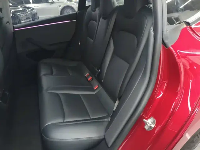 Tesla Model 3 — Фото автомобиля 16