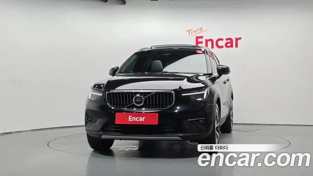 Вольво XC40 B4 Ultimate Bright — Фото автомобиля 3