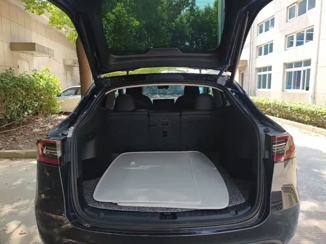 Tesla Model Y — Фото автомобиля 18