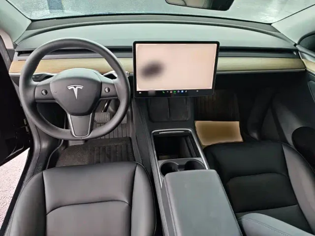 Tesla Model Y — Фото автомобиля 9