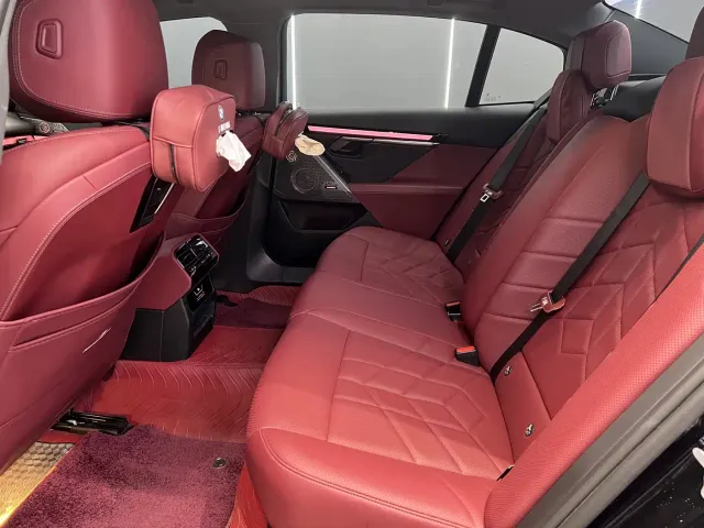 BMW 5 Series — Фото автомобиля 8