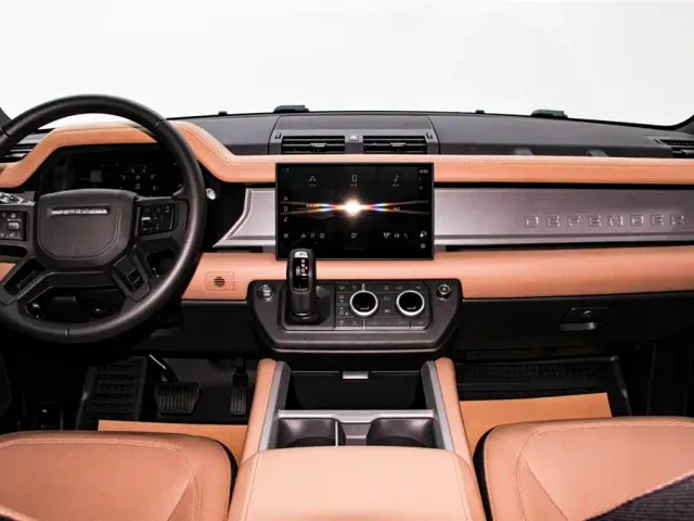 Land Rover Defender — Фото автомобиля 14