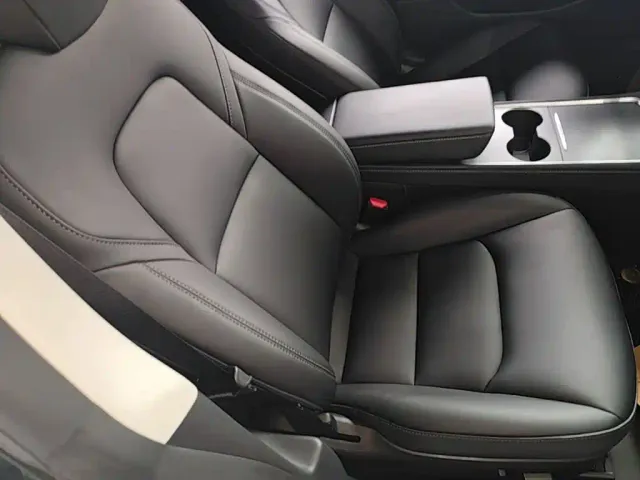 Tesla Model 3 — Фото автомобиля 24