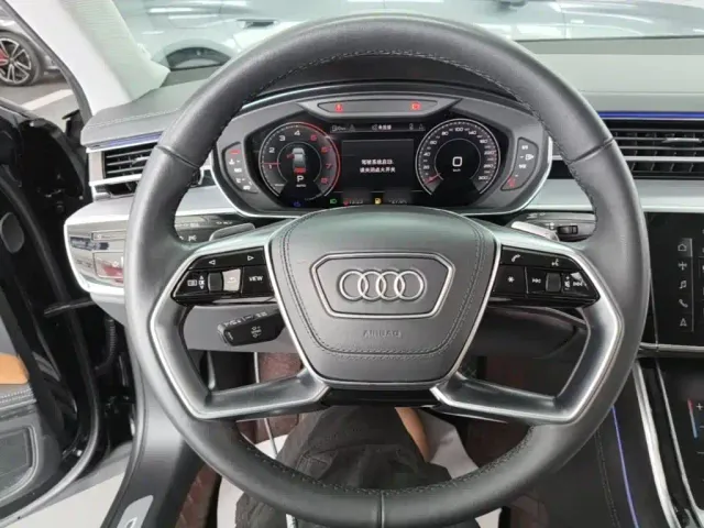 Audi A8 — Фото автомобиля 16