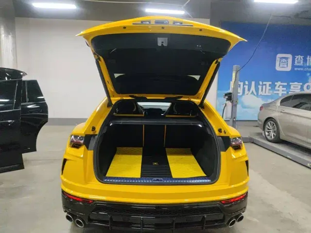 Lamborghini Urus — Фото автомобиля 8