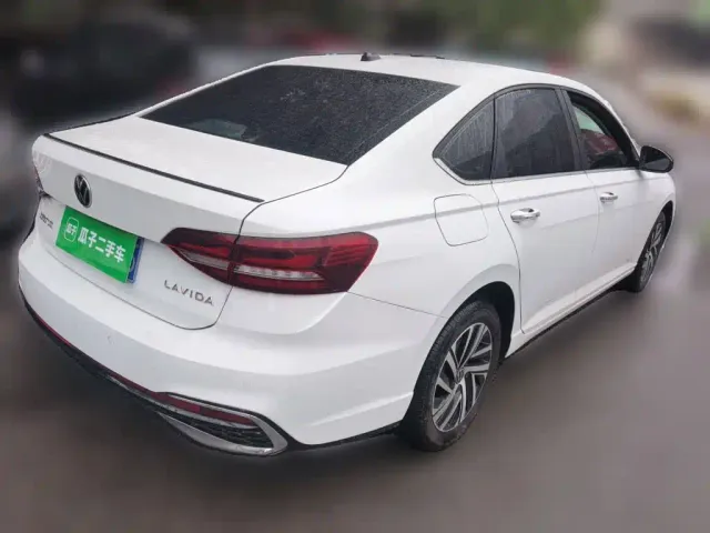 Volkswagen Lavida — Фото автомобиля 4