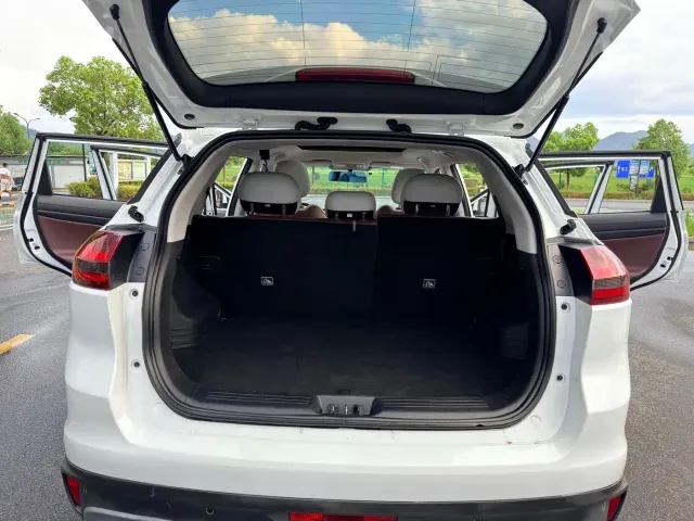 Geely Boyue — Фото автомобиля 17