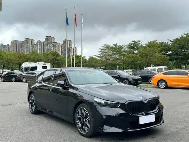 BMW 5 Series — Фото автомобиля 4