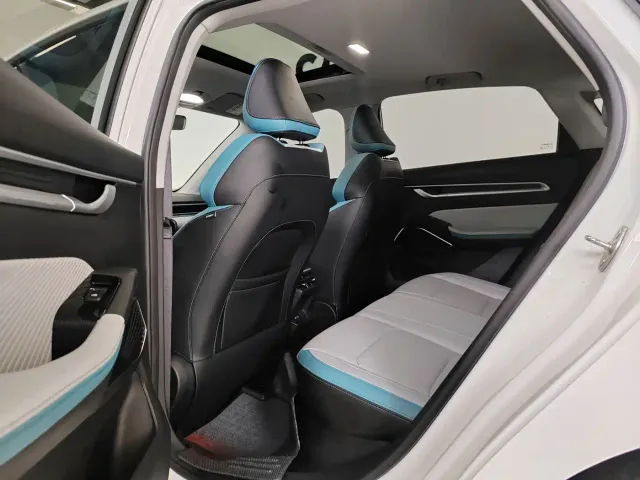 Geely Emgrand — Фото автомобиля 6