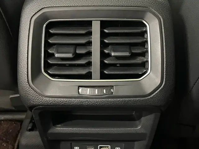 Volkswagen Tiguan L — Фото автомобиля 16