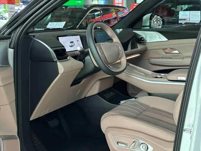 Xpeng G9 — Фото автомобиля 6