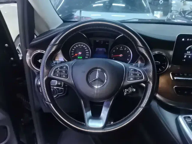 Mercedes-Benz V-Class — Фото автомобиля 6