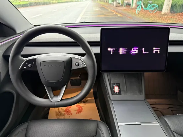 Tesla Model 3 — Фото автомобиля 14