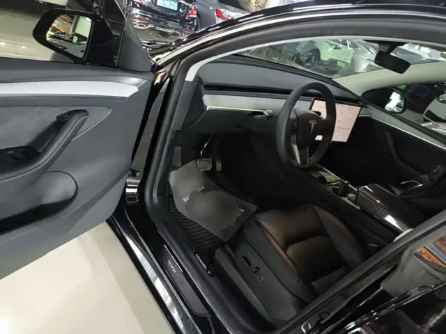 Tesla Model Y — Фото автомобиля 15