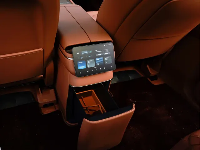 Nio ES8 — Фото автомобиля 17