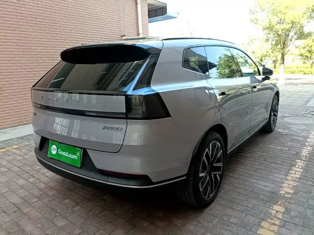Volvo XC70 Plug-in Hybrid — Фото автомобиля 6