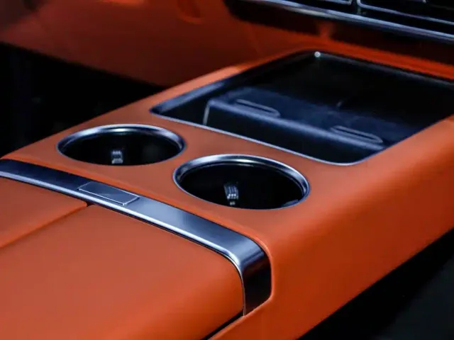 Li Auto Li L8 2023 Pro — Фото автомобиля 14