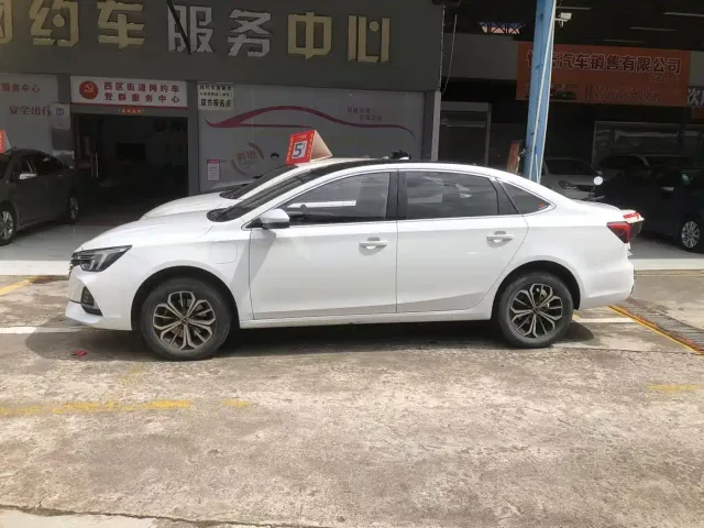 Roewe i6 MAX — Фото автомобиля 8