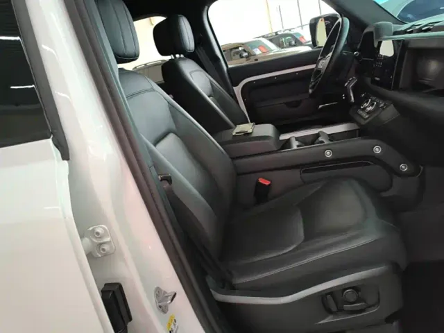 Land Rover Defender — Фото автомобиля 24