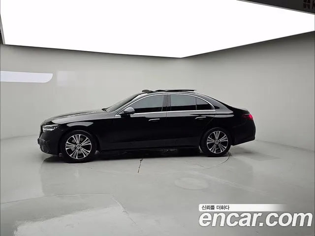 Mercedes-Benz E-Class — Фото автомобиля 3