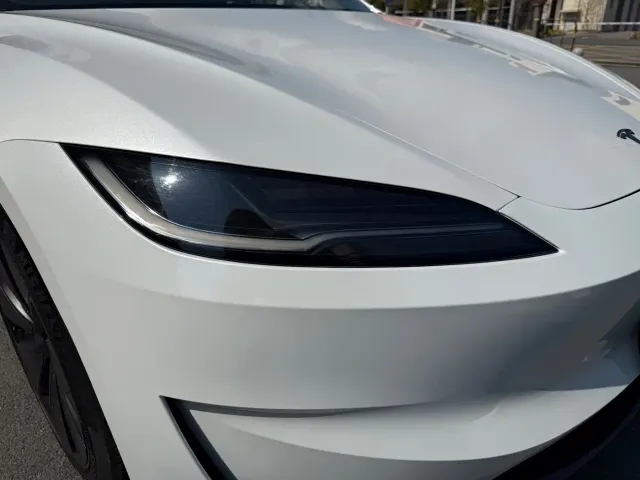 Tesla Model 3 — Фото автомобиля 17