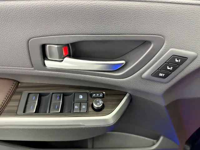 Toyota Sienna — Фото автомобиля 20