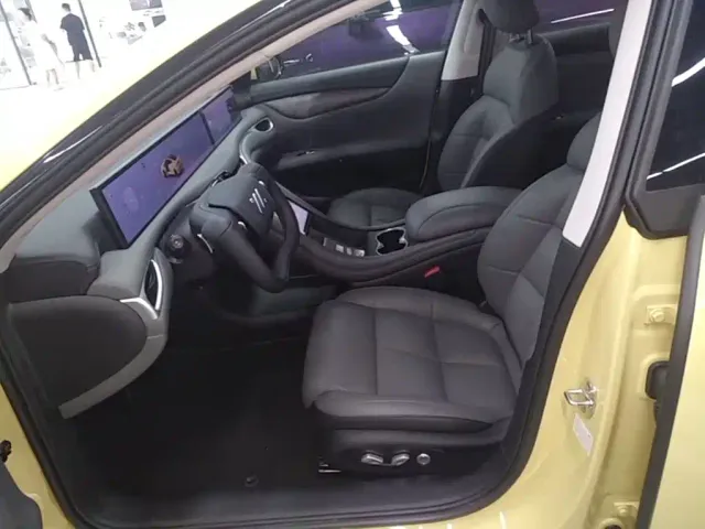 IM Motors L6 — Фото автомобиля 10