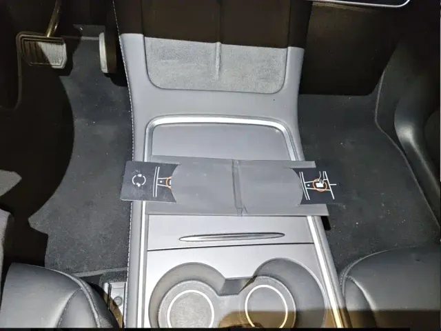 Tesla Model Y — Фото автомобиля 13