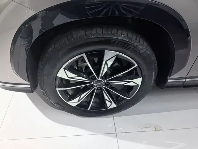 Roewe RX5 — Фото автомобиля 22