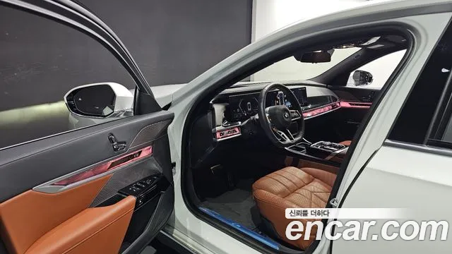 BMW 7 Series G70 — Фото автомобиля 10